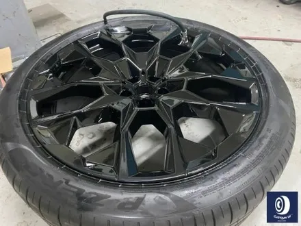 멋지게 사틴 블랙 컬러 랩핑 작업 된 BMW G07 X7 40i 22인치 블랙 유광 휠도색 / 용인 처인구