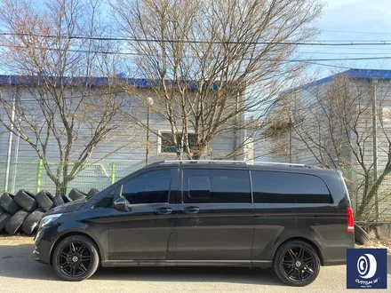 벤츠 V클래스 V300D 휠 상처 수리 후, 블랙 유광 휠도색 + 손상된 타이어 신품으로 교체 작업까지_! / 용인 처인구