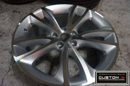 BMW 650i 컨버터블 잘못된 휠수리 이력. 박리후, 다이아몬드 컷팅 휠수리 , 심각한 부식 캘리퍼 녹 제거후, 부식방지 방청 ,코팅 효과 겸비한 캘리퍼 도색 작업 까지.! / 용인 처인구