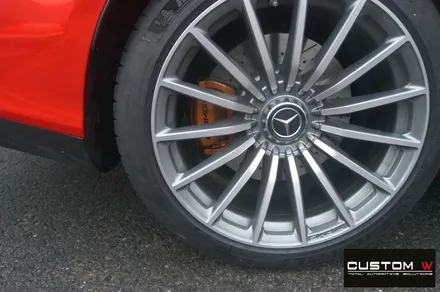 매일 같이 입고 되는  벤츠 GT43 AMG 4 도어 골드 캘리퍼 도색, 하이그로시 블랙 검정 유광 휠도색. / 용인 처인구