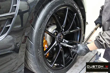 비포장도로에서 손상된  BMW F80 M3 반무광 휠 복원, 카본 세라믹 골드 캘리퍼 도색 / 용인 처인구