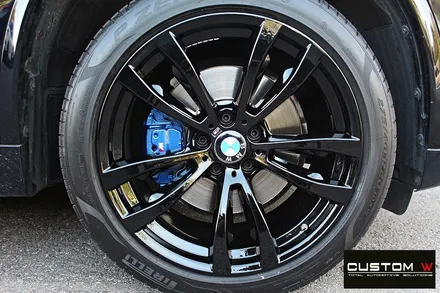 BMW X5 휠 상처 수리 후 블랙유광 휠도색 + 부식 제거 후 M 퍼포먼스 블루 캘리퍼 도색 / 용인 처인구