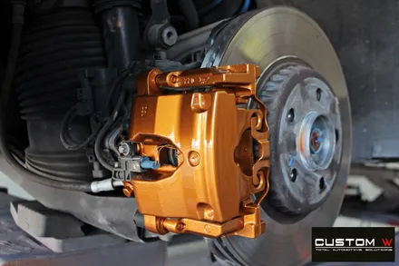 벤츠 GLC43 AMG 휠 상처 수리 후 블랙유광 휠도색 + 카본 세라믹 골드 캘리퍼 도색 / 용인 처인구