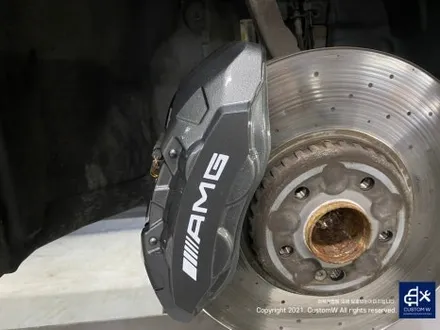 벤츠 E300 AMG LINE 19인치 별휠 상처 수리 후, 다이아몬드 커팅 복원 그리고 건메탈 그레이 캘리퍼 도색 작업까지. / 용인 처인구