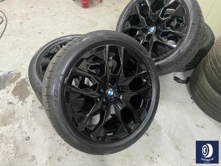 멋지게 사틴 블랙 컬러 랩핑 작업 된 BMW G07 X7 40i 22인치 블랙 유광 휠도색 / 용인 처인구