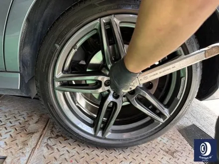 벤츠 W213 E300 AMG 라인 19인치 휠 상처 수리 후, 건메탈 그레이 휠 도색 / 용인 처인구