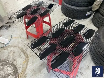 BMW 휠.. 왜 이렇게 만들까... 휠에 장착된 플라스틱 커버는 무슨 의미가 있나? 경량화? 디자인? 신형 740D 신0차 출고 작업 휠 커버 + 휠 블랙 도색 + 캘리퍼  도색 / 용인 처인구