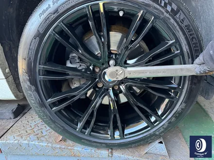 BMW F15 X5 20인치 인디 비주얼 휠 / 휠 수리 도색 불량 기존 페인트 제거 (약품 박리) 후, 블랙 유광 휠도색 재작업 / 용인 처인구