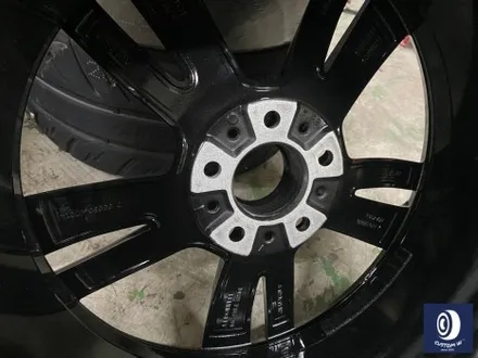 BMW F30 330i 442M 19인치 휠 상처 수리 및 부식 제거 /  약품 박리 ( 페인트 제거) 후, 블랙 + 실버 투톤 휠도색 / 용인 처인구