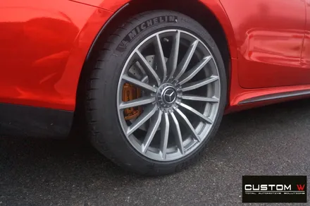 매일 같이 입고 되는  벤츠 GT43 AMG 4 도어 골드 캘리퍼 도색, 하이그로시 블랙 검정 유광 휠도색. / 용인 처인구