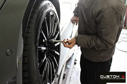 벤츠 GT43 AMG 블랙유광 휠 도색 + 카본 세라믹 골드 캘리퍼 도색 (블랙 차량) / 용인 처인구