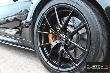 비포장도로에서 손상된  BMW F80 M3 반무광 휠 복원, 카본 세라믹 골드 캘리퍼 도색 / 용인 처인구