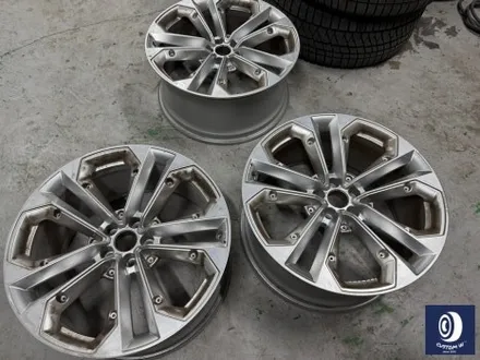 아우디 Q7 55TFSI 플라스틱 커버가 장착된 21인치 휠 블랙 유광 휠도색 + 부식 제거 후, 건메탈 그레이 캘리퍼 도색 / 용인 처인구