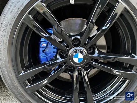 휠, 캘리퍼 모두 새 옷을 입히자! BMW 320i 휠수리 후 블랙유광 휠도색 + 블루 캘리퍼 도색 / 용인 처인구