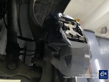 벤츠 E300 AMG LINE 19인치 별휠 상처 수리 후, 다이아몬드 커팅 복원 그리고 건메탈 그레이 캘리퍼 도색 작업까지. / 용인 처인구