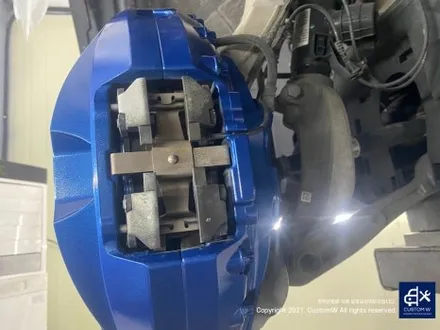 후기글 작성해 주신 고객님의 차량_! BMW G05 X5 45e 휠 상처 수리 후, 블랙 유광 휠도색 그리고 부식 녹 제거 및 방지 블루 캘리퍼 도색 작업까지_! / 용인 처인구