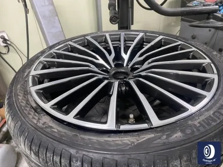 BMW G11 730d 20인치 휠 상처 수리 후, 다이아몬드 커팅 복원 + 브레이크 캘리퍼 부식 / 녹  제거 후, 건메탈 그레이 컬러 도색 / 용인 처인구