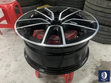 벤츠 C43 AMG 휠 상처 수리 후, 다이아몬드 커팅 가공을 이용한 블랙 폴리시 투톤 휠 커스텀 도색 / 용인 처인구