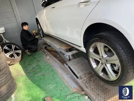 벤츠 W213 E300 18인치 휠 상처 수리 후, 다이아몬드 커팅 가공을 이용한 블랙 폴리시 휠 만들기_! / 용인 처인구