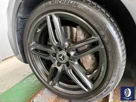 벤츠 W213 E300 AMG 라인 19인치 휠 상처 수리 후, 건메탈 그레이 휠 도색 / 용인 처인구
