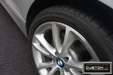 BMW 650i 컨버터블 잘못된 휠수리 이력. 박리후, 다이아몬드 컷팅 휠수리 , 심각한 부식 캘리퍼 녹 제거후, 부식방지 방청 ,코팅 효과 겸비한 캘리퍼 도색 작업 까지.! / 용인 처인구