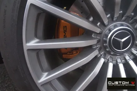 매일 같이 입고 되는  벤츠 GT43 AMG 4 도어 골드 캘리퍼 도색, 하이그로시 블랙 검정 유광 휠도색. / 용인 처인구