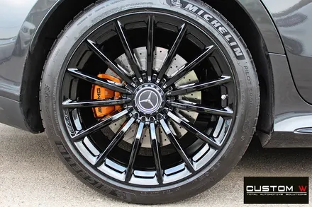 벤츠 GT43 AMG 블랙유광 휠 도색 + 카본 세라믹 골드 캘리퍼 도색 (블랙 차량) / 용인 처인구