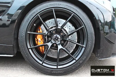 비포장도로에서 손상된  BMW F80 M3 반무광 휠 복원, 카본 세라믹 골드 캘리퍼 도색 / 용인 처인구