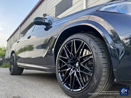BMW X6M 컴페티션 818M 블랙유광 휠도색 / 용인 처인구
