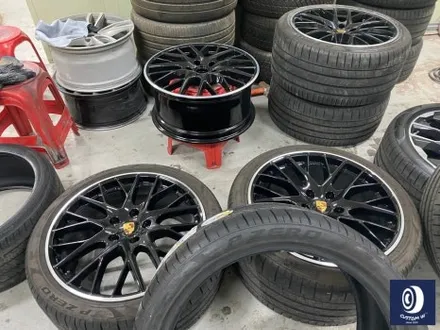 포르쉐 파나메라 GTS 21인치 투톤 스포츠 디자인 휠 상처 수리 후, 다이아몬드 커팅 복원 + 사이드 미러 손상 교체 & 리어 범퍼 손상 복원 도색 / 신품 타이어 교환까지_! / 용인 처인구