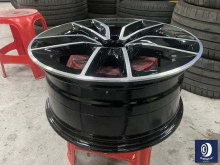 벤츠 C43 AMG 휠 상처 수리 후, 다이아몬드 커팅 가공을 이용한 블랙 폴리시 투톤 휠 커스텀 도색 / 용인 처인구