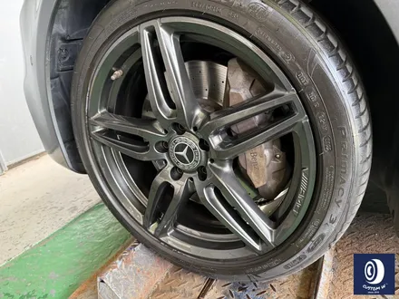 벤츠 W213 E300 AMG 라인 19인치 휠 상처 수리 후, 건메탈 그레이 휠 도색 / 용인 처인구