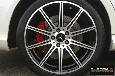 벤츠 E63 AMG 다이아몬드 컷팅 가공을 통해 블랙 투톤 블랙 폴리시 휠 커스터마이징, 레드 캘리퍼 도색 그리고 보닛 도어 판금도색 복원 도색 작업까지.! / 용인 처인구