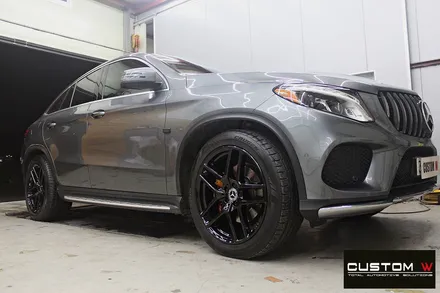 벤츠 GLE350d 쿠페 휠 상처 수리 후 블랙유광 휠도색 + 카본 세라믹 골드 캘리퍼 도색 / 용인 처인구
