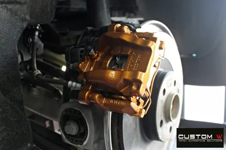 볼보 XC60 휠 상처 수리 후 블랙유광 휠도색 + 폴스타 아케보노 골드 캘리퍼 도색 / 용인 처인구