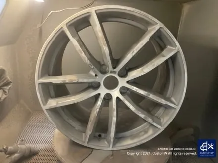BMW G30 520D 휠 상처 수리 후, 유광 블랙 휠도색 그리고 레드 캘리퍼 도색 작업까지_! / 용인 처인구