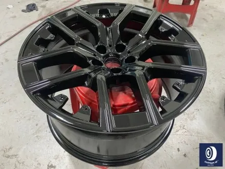 BMW 휠.. 왜 이렇게 만들까... 휠에 장착된 플라스틱 커버는 무슨 의미가 있나? 경량화? 디자인? 신형 740D 신0차 출고 작업 휠 커버 + 휠 블랙 도색 + 캘리퍼  도색 / 용인 처인구
