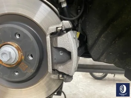아우디 A7 55TFSI e 20인치 다이아몬드 커팅 가공을 이용한 블랙 폴리시 휠 커스텀 +  부식 방지 블랙 컬러로 캘리퍼 도색 작업까지_! / 용인 처인구