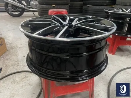 벤츠 C43 AMG 휠 상처 수리 후, 다이아몬드 커팅 가공을 이용한 블랙 폴리시 투톤 휠 커스텀 도색 / 용인 처인구