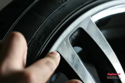 잘못된 휠수리로 엉망인 휠 다이아몬드컷팅 휠수리로 휠복원- 최강한파에도 찾아온 BMW M4 / 용인 처인구