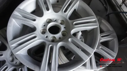 BMW E90 3시리즈 각기 다른 컬러 차량의 M팩 휠의 고스트크롬 휠도색. / 용인 처인구