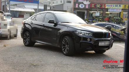 100주년을 기념해서 나온 BMW X6 30D 한정 모델의 블랙 휠도색과 블루 캘리퍼도색. / 용인 처인구