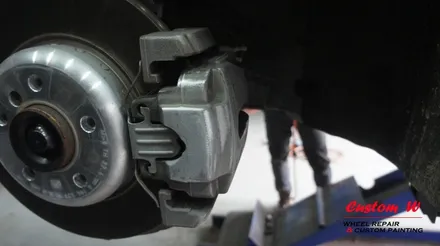 블랙 휠도색과 블루 캘리퍼도색 조합으로 BMW 520D M 에어로 다이나믹프로를 더 새롭게 변화시키다. / 용인 처인구