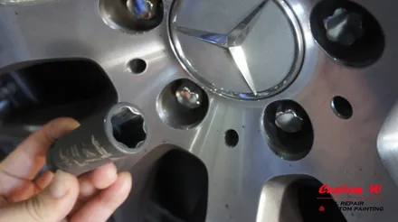 벤츠 AMG 라면 스포티한 블랙 휠과 레드 캘리퍼 조합을! 벤츠 GLE 63 AMG 블랙유광 휠도색, 레드 캘리퍼도색 작업기. / 용인 처인구