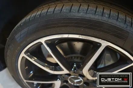 메르세데스 벤츠 GLC 43 AMG 휠 상처수리 후 블랙유광 휠도색 + 레드 캘리퍼도색. / 용인 처인구