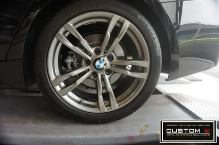 F30 BMW 320I 휠수리 후 블랙유광 휠도색, 레드 캘리퍼도색. / 용인 처인구