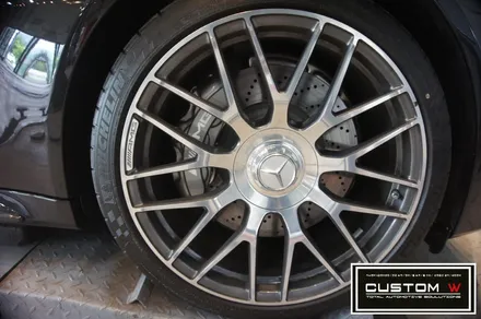 메르세데스 벤츠 C63 AMG 더욱 강렬하게 블랙유광 휠도색, 레드 캘리퍼도색. / 용인 처인구