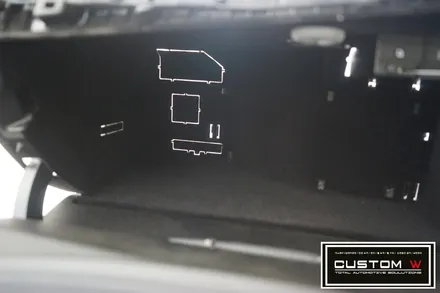 벤츠 E클래스 쿠페 E220d 쿠페 순정 무선충전, 에어품질패키지(에어발란스,이오나이저), 송풍구 앰비언트 라이트 시공. / 용인 처인구