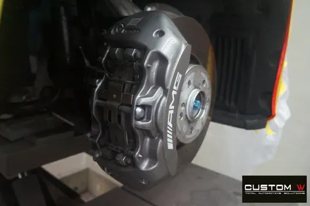 매일 같이 입고 되는  벤츠 GT43 AMG 4 도어 골드 캘리퍼 도색, 하이그로시 블랙 검정 유광 휠도색. / 용인 처인구