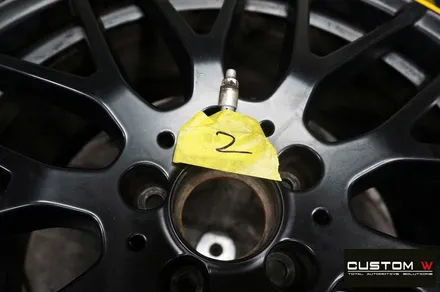 벤츠 CLA45 AMG 50주년 에디션 휠 상처 수리 후 무광블랙옐로우 투톤휠 복원 / 용인 처인구